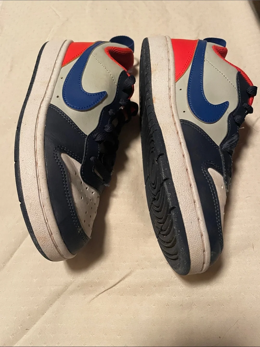 Nike Kids Low-Top Sneakers in White, Navy & Orange